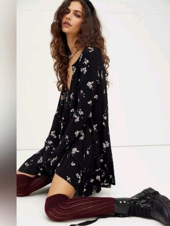 Free People Dresses & Skirts - Free People Black White Floral Print Bottom Ruffle Oversized Dress Size Medium